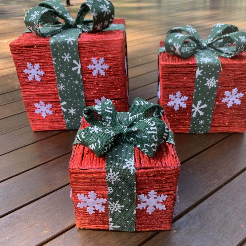 3pc set of Red Chirstmas Gift Box Decoreations