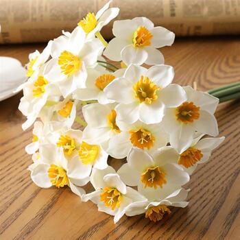 thumb_White 40cm daffodil bouquet