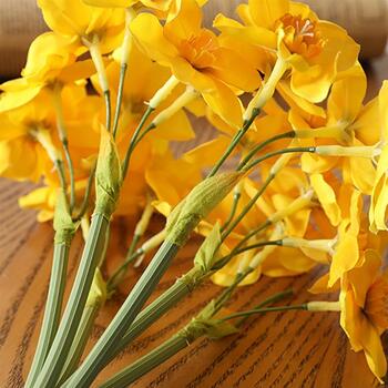 thumb_White 40cm daffodil bouquet