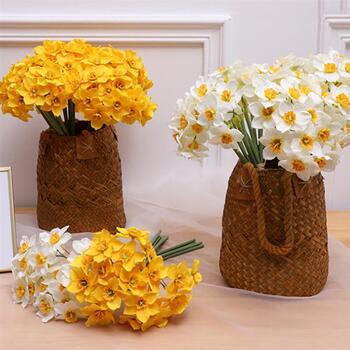thumb_White 40cm daffodil bouquet