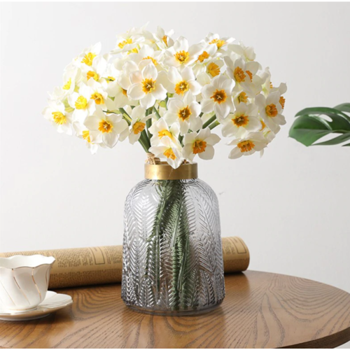 Large View White 40cm daffodil bouquet