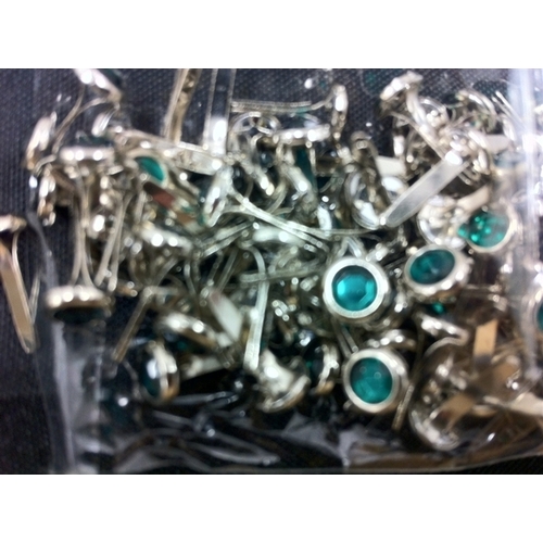 Large View 100pc - 6mm green Round Brads